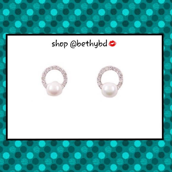 ๐๐ผโโ๏ธPerfect anytime !๐ Pearl&Diamond earrings - Picture 2 of 3